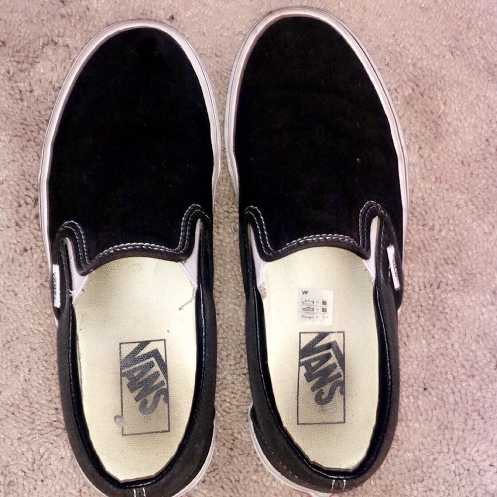 hardly worn black and white slip on vans